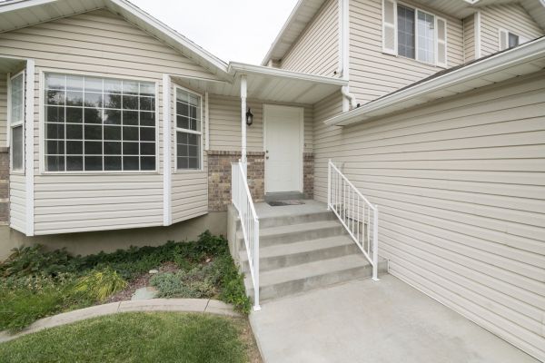 Cost of White Vinyl Siding Replacement in Orange Park